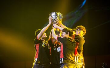 博鱼综合体育官方网站入口坐在地上用腿蹬的健身器材